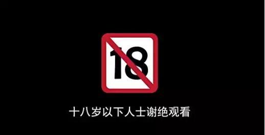 趁老板不在，那個(gè)同事偷偷在辦公室“做”了...